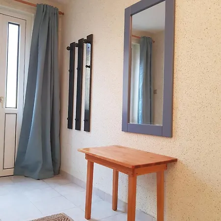 Ruhige Mit Privatparkplatz Apartment Sagard